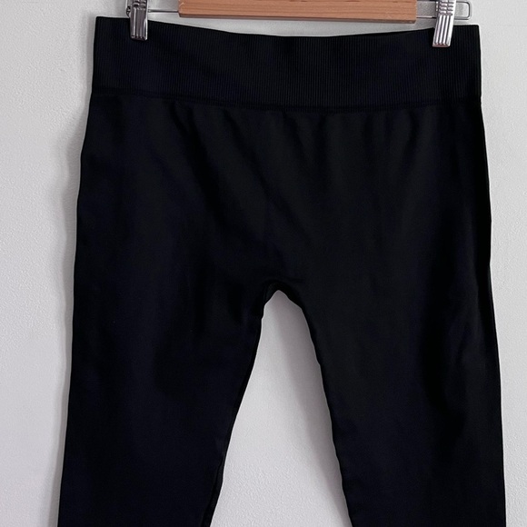 Three Dots Black Seamless Cropped Leggings - Picture 6 of 6